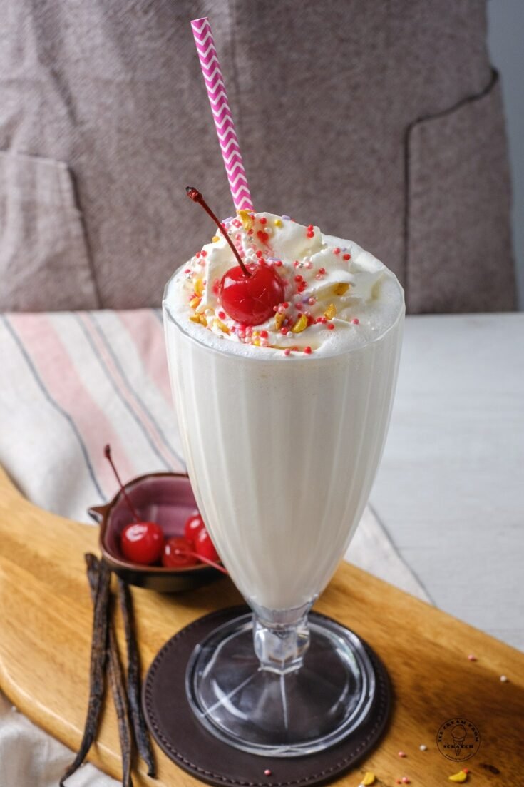 Vanilla Milkshake - www.srimouryas.comMilkshakes